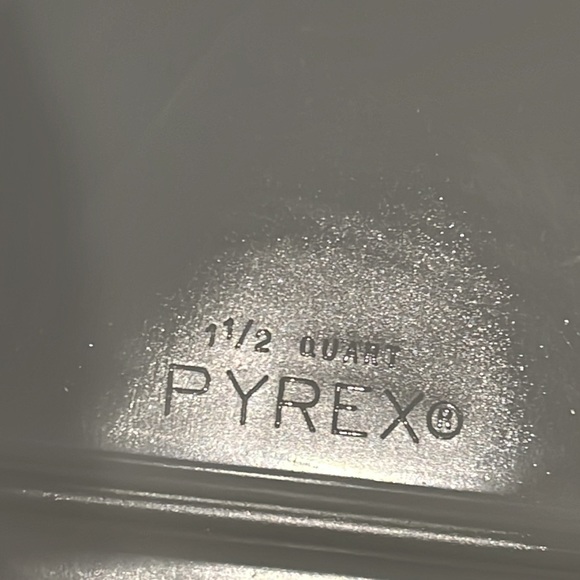 Mid-Century Vintage Pyrex Town & Country Divided Casserole Dish w/ Lid - Picture 13 of 16